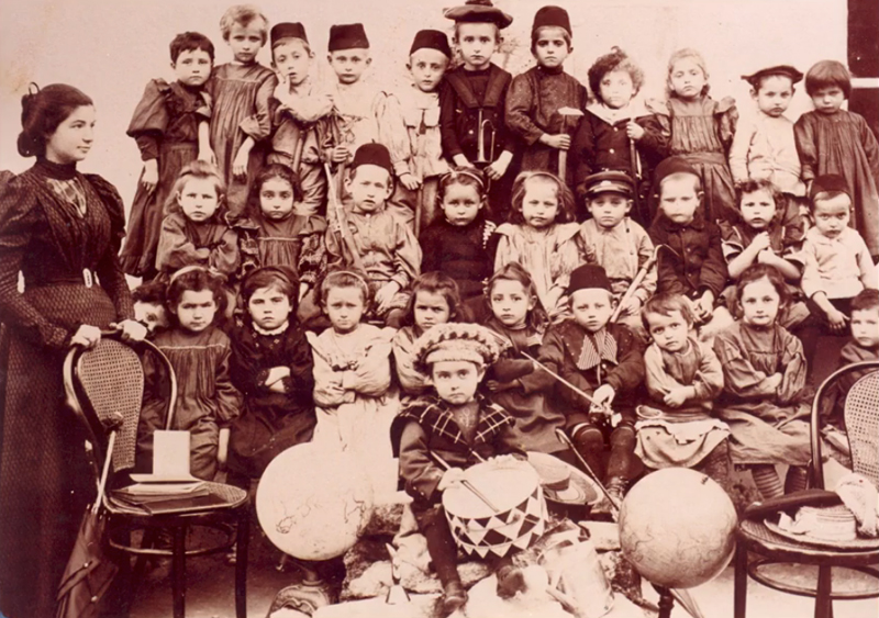 Воспитанники первого ивритоязычного детского сада. 1898 год. Фото: Wikimedia Commons